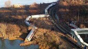 AP_NYC_train_derailment_jt_131130_16x9_992